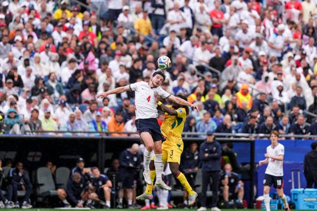 Declan Rice of England and Caleb Yirenkyi of Ghana challenge for possession of the ball during the match between England and Ghana in the second round of the group stage of the 2026 World Cup, held at Boston Stadium in Boston, United States. Richard Callis Fotoarena (Richard Callis SPP)  Copyright: xRichardxCallisx xSPPx spp-en-RiCa-2968543