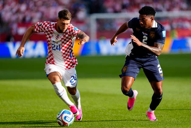 June 23, 2026, Toronto, On, CANADA: Croatia s Marco Pasalic (24) is chased by Panama s Cesar Blackman (2) during the first half of a World Cup Group L soccer match, in Toronto, on Tuesday, June 23, 2026. Canada News - June 23, 2026  - ZUMAc35_ 20260623_zaf_c35_143 Copyright: xFrankxGunnx