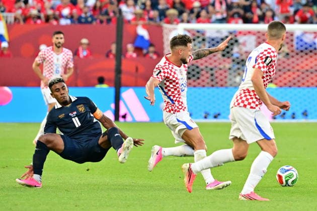 FIFA World Cup, WM, Weltmeisterschaft, Fussball 2026 - Group L - Panama vs Croatia Yoel Barcenas of Panama (L) in action against Marco Pasalic of Croatia (R) during the FIFA World Cup 2026 group stage match Panama against Croatia, in Toronto, Canada, 23 June 2026. TORONTO United States  Copyright: xEDUARDOxLIMAx