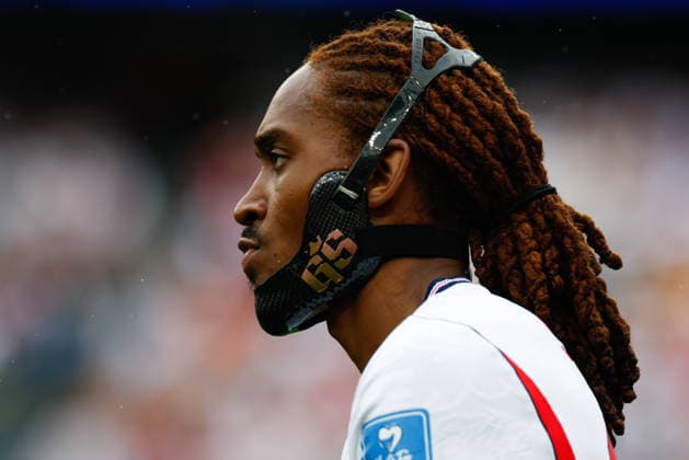 June 23, 2026; Foxborough, Massachusetts, USA; England defender Djed Spence (25) wears a chin mask in a FIFA World Cup, WM, Weltmeisterschaft, Fussball 2026 Group L match between England and Ghana at Boston Stadium. (c) CSM - ZUMAc04_ 20260623_zma_c04_066 Copyright: xBurtxGranofskyx