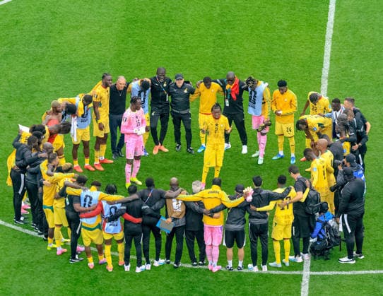 FIFA World Cup, WM, Weltmeisterschaft, Fussball 2026 All Ghana players and officials praying after the England vs. Ghana game at the 2026 FIFA World Cup Copyright: xSulaimanxPoojaxAdebayox