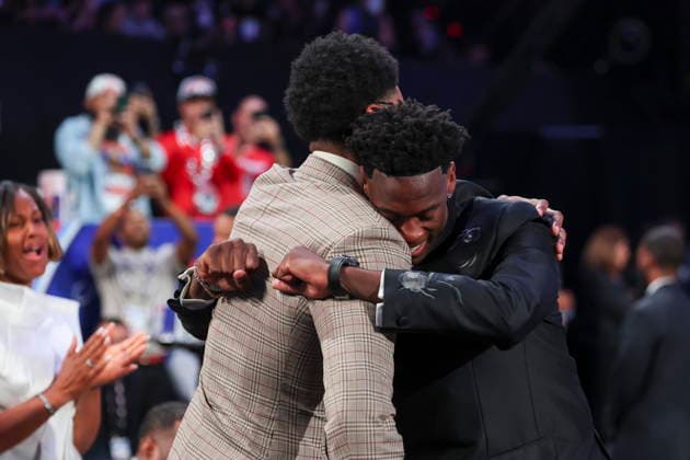 NBA, Basketball Herren, USA Draft round one at Barclays Center American basketball player AJ Dybantsa (R) reacts to being the first pick of the first round of the 2026 NBA Draft at the Barclays Center in the Brooklyn borough of New York, New York, USA, 23 June 2026. NEW YORK NEW YORK United States  Copyright: xSARAHxYENESELx