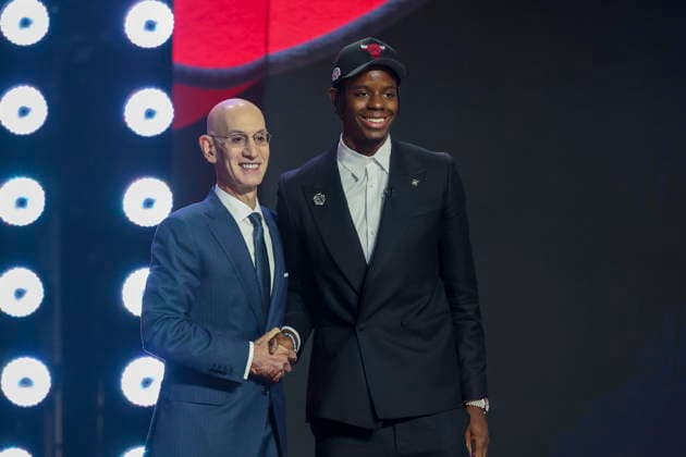 NBA, Basketball Herren, USA Draft round one at Barclays Center NBA commissioner Adam Silver (L) and American basketball player Caleb Wilson pose for a picture after he was drafted by the Chicago Bulls during the first round of the 2026 NBA Draft at the Barclays Center in the Brooklyn borough of New York, New York, USA, 23 June 2026. NEW YORK NEW YORK United States  Copyright: xSARAHxYENESELx