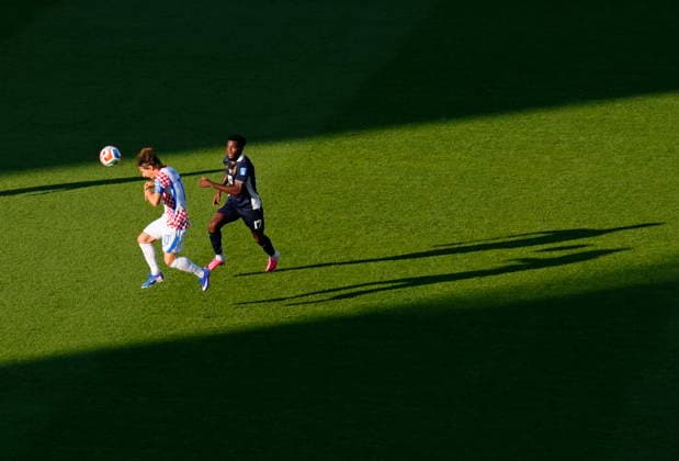 June 23, 2026, Toronto, On, CANADA: Croatia s Luka Modric (left) heads the ball ahead of Panama s Jose Fajardo (17) during the first half of a World Cup Group L soccer match, in Toronto, on Tuesday, June 23, 2026. Canada News - June 23, 2026  - ZUMAc35_ 20260623_zaf_c35_170 Copyright: xChrisxYoungx