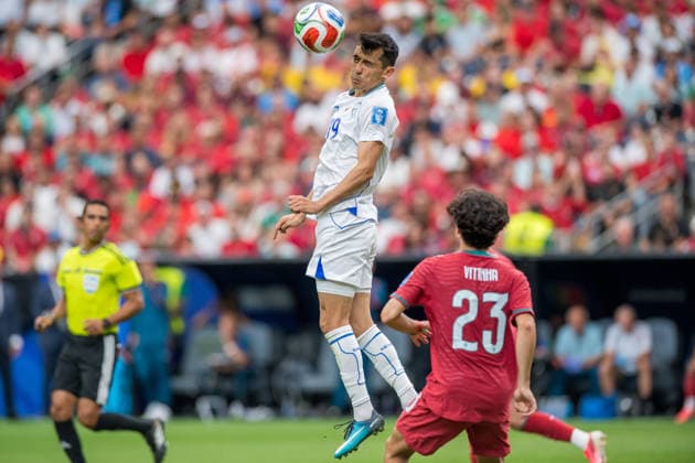 June 23, 2026: Uzbekistan midfielder Azizjon Ganiev (19) heads the ball during a FIFA World Cup, WM, Weltmeisterschaft, Fussball Group K match between Portugal and Uzbekistan in Houston, TX. .. CSM - ZUMAc04_ 20260623_zma_c04_123 Copyright: xTraskxSmithx