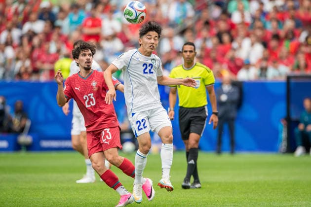 June 23, 2026: Uzbekistan midfielder Abbosbek Fayzullaev (22) heads the ball in front of Portugal midfielder Vitinha (23) during a FIFA World Cup, WM, Weltmeisterschaft, Fussball Group K match between Portugal and Uzbekistan in Houston, TX. .. CSM FIFA World Cup 2026: Portugal Vs Uzbekistan JUN 23  - ZUMAc04_ 20260623_zma_c04_138 Copyright: xTraskxSmithx