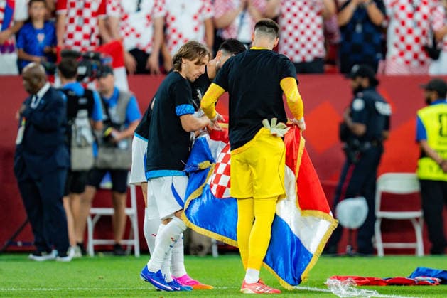 FIFA Fussball Weltmeisterschaft 2026, Gruppe L, Spiel 2, Panama vs. Kroatien, 23.06.2026 im Toronto Stadium, Toronto Luka Modric (Kroatien) wird von der gesamten Mannschaft gefeiert und in die Luft geworfen Dominik Livakovic (Kroatien) *** 2026 FIFA World Cup, Group L, Match 2, Panama vs. Croatia, June 23, 2026, at Toronto Stadium, Toronto. Luka Modric (Croatia) is celebrated by the entire team and tossed into the air. Dominik Livakovic (Croatia),detected_source_language Copyright: xBahhoxKarax
