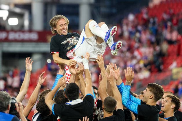 Panama v Croatia: Group L - FIFA World Cup, WM, Weltmeisterschaft, Fussball 2026 Luka Modric of Croatia celebrates with teammates after earning his 200th cap during the FIFA World Cup 2026 Group L match between Panama and Croatia at Toronto Stadium on June 23, 2026 in Toronto, Ontario.  SanjinxStrukic PIXSELL