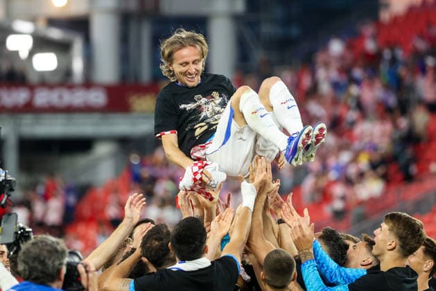 Panama v Croatia: Group L - FIFA World Cup, WM, Weltmeisterschaft, Fussball 2026 Luka Modric of Croatia celebrates with teammates after earning his 200th cap during the FIFA World Cup 2026 Group L match between Panama and Croatia at Toronto Stadium on June 23, 2026 in Toronto, Ontario.  SanjinxStrukic PIXSELL