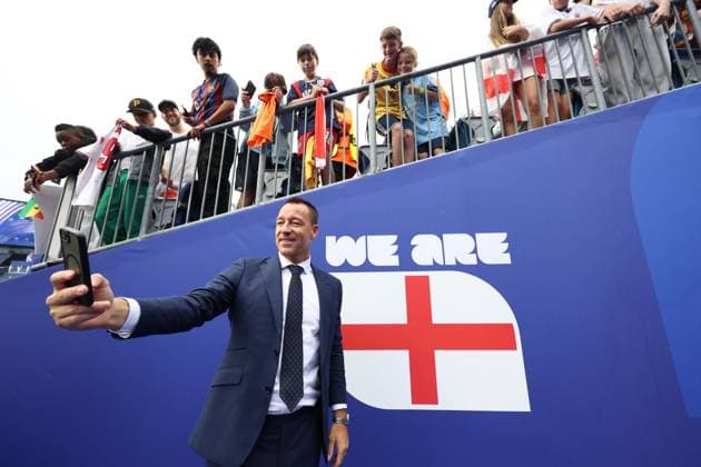 John Terry taking selfies with fans England v Ghana, 2026 FIFA World Cup, WM, Weltmeisterschaft, Fussball Group L, Football, Boston Stadium, Foxborough, Massachusetts, USA - 23 Jun 2026Foxborough Boston Stadium Massachusetts (MA) United States of America EDITORIAL USE ONLY No use with unauthorised audio, video, data, fixture lists, club league logos or live services. Online in-match use limited to 120 images, no video emulation. No use in betting, games or single club league player publications.  Copyright: xMichaelxZemanek Shutterstockx 16956026dy