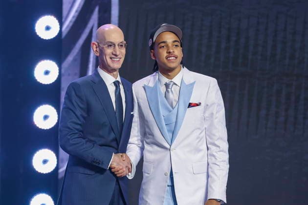 NBA, Basketball Herren, USA Draft round one at Barclays Center NBA commissioner Adam Silver (L) and American basketball player Mikel Brown Jr. pose for a picture after he was drafted by the Brooklyn Nets during the first round of the 2026 NBA Draft at the Barclays Center in the Brooklyn borough of New York, New York, USA, 23 June 2026. NEW YORK NEW YORK United States  Copyright: xSARAHxYENESELx