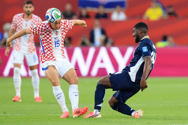 Azarias Londono (D) of Panama vies for the ball with Mario Pasalic of Croatia during a Group L match of the 2026 FIFA World Cup, WM, Weltmeisterschaft, Fussball between Panama and Croatia at BMO stadium in Toronto, Canada, 23 June 2026. FIFA World Cup 2026 - Group L - Panama - Croatia !ACHTUNG: NUR REDAKTIONELLE NUTZUNG!  Copyright: xBienvenidoxVelascox GR3132 20260624-55020688464_1