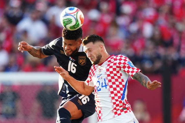 June 23, 2026, Toronto, On, CANADA: Panama s Andres Andrade (16) and Croatia s Marco Pasalic (24) vie for the ball during the first half of a World Cup Group L soccer match, in Toronto, on Tuesday, June 23, 2026. Canada News - June 23, 2026  - ZUMAc35_ 20260623_zaf_c35_197 Copyright: xNathanxDenettex
