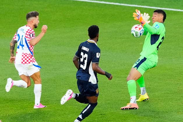 June 23, 2026, Toronto, On, CANADA: Panama goalkeeper Orlando Mosquera (22) stops Croatia s Marco Pasalic (24) as Panama s Michael Amir Murillo (23) looks on during the second half of a World Cup Group L soccer match, in Toronto, on Tuesday, June 23, 2026. Canada News - June 23, 2026  - ZUMAc35_ 20260623_zaf_c35_205 Copyright: xChrisxYoungx