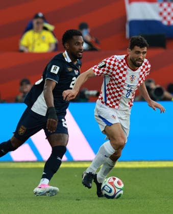 (260624) -- TORONTO, June 24, 2026 -- Mateo Kovacic of Croatia vies with Amir Murillo (L) of Panama during the group L match between Croatia and Panama at the 2026 FIFA World Cup, WM, Weltmeisterschaft, Fussball at Toronto Stadium in Toronto, Canada, on June 23, 2026. (Photo by Xinhua) (SP)CANADA-TORONTO-FOOTBALL-FIFA WORLD CUP-GROUP L-CRO VS PAN YangxShu 