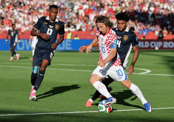 (260624) -- TORONTO, June 24, 2026 -- Luka Modric (C) of Croatia vies with Carlos Harvey (R) of Panama during the group L match between Croatia and Panama at the 2026 FIFA World Cup, WM, Weltmeisterschaft, Fussball at Toronto Stadium in Toronto, Canada, on June 23, 2026. (Photo by Xinhua) (SP)CANADA-TORONTO-FOOTBALL-FIFA WORLD CUP-GROUP L-CRO VS PAN ZouxZheng 