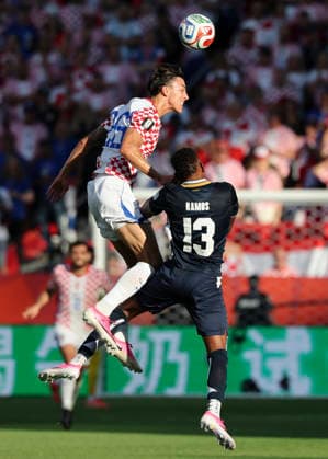 (260624) -- TORONTO, June 24, 2026 -- Petar Musa (L) of Croatia vies with Jiovany Ramos of Panama during the group L match between Croatia and Panama at the 2026 FIFA World Cup, WM, Weltmeisterschaft, Fussball at Toronto Stadium in Toronto, Canada, on June 23, 2026. (Photo by Xinhua) (SP)CANADA-TORONTO-FOOTBALL-FIFA WORLD CUP-GROUP L-CRO VS PAN ZouxZheng 