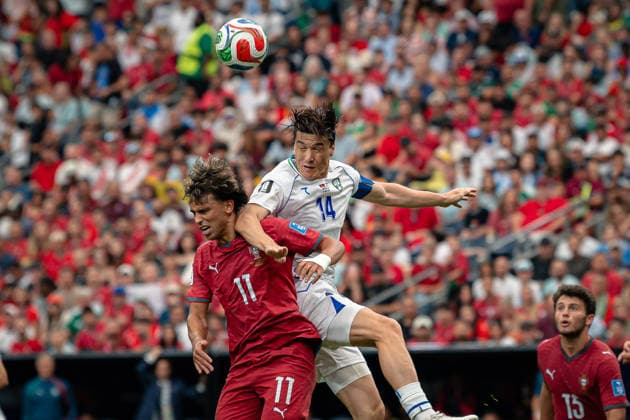 June 23, 2026: Uzbekistan forward ELDOR SHOMURODOV (14) heads the ball during the FIFA World Cup, WM, Weltmeisterschaft, Fussball 2026 Group K soccer game between Portugal and Uzbekistan at the Houston Stadium in Houston, TX, Tuesday, June 23, 2026. Portugal wins 5:0. - ZUMAp213 20260623_znp_p213_073 Copyright: xLynnxPenningtonx
