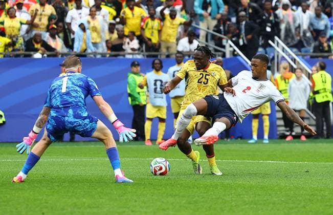 Prince Adu of Ghana is challenged by Ezri Konsa of England England v Ghana, 2026 FIFA World Cup, WM, Weltmeisterschaft, Fussball Group L, Football, Boston Stadium, Foxborough, Massachusetts, USA - 23 Jun 2026Foxborough Boston Stadium Massachusetts (MA) United States of America EDITORIAL USE ONLY No use with unauthorised audio, video, data, fixture lists, club league logos or live services. Online in-match use limited to 120 images, no video emulation. No use in betting, games or single club league player publications.  Copyright: xMichaelxZemanek Shutterstockx 16956026ha