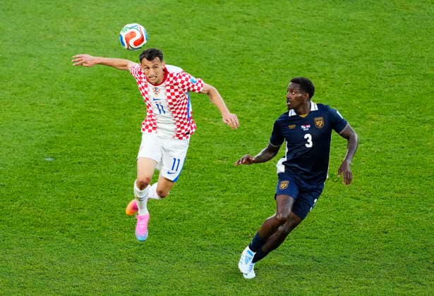 June 23, 2026, Toronto, On, CANADA: Croatia s Ante Budimir (11) heads the ball as Panama s Jose Cordoba (3) defends during the second half of a World Cup Group L soccer match, in Toronto, on Tuesday, June 23, 2026. Canada News - June 23, 2026  - ZUMAc35_ 20260623_zaf_c35_214 Copyright: xChrisxYoungx