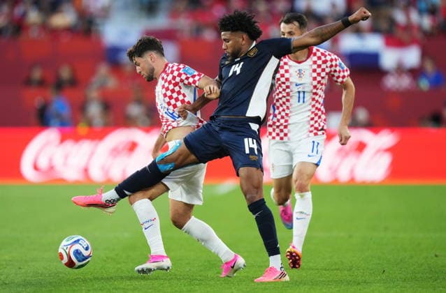 June 23, 2026, Toronto, On, CANADA: Croatia s Martin Baturina (16) battles for the ball with Panama s Carlos Harvey (14) during the second half of a World Cup Group L soccer match, in Toronto, on Tuesday, June 23, 2026. Canada News - June 23, 2026  - ZUMAc35_ 20260623_zaf_c35_219 Copyright: xNathanxDenettex