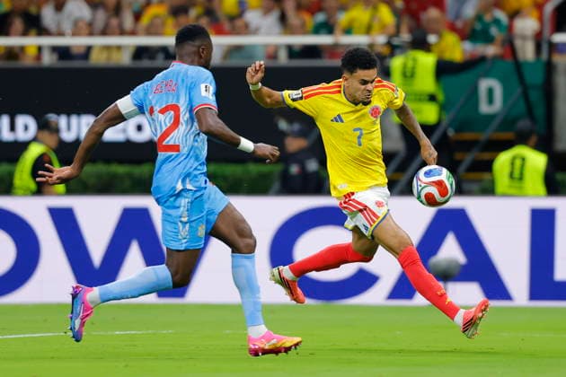 FIFA World Cup, WM, Weltmeisterschaft, Fussball 2026 - Group K - Colombia vs DR Congo Luis Diaz (R) of Colombia vies for the ball with Chancel Mbemba (L) of Congo during a FIFA World Cup 2026 Group K soccer match between Colombia and DR Congo in Guadalajara, Mexico, 23 June 2026. GUADALAJARA Mexico  Copyright: xFRANCISCOxGUASCOx