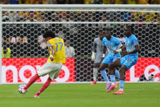 Colombia v DR Congo - FIFA World Cup, WM, Weltmeisterschaft, Fussball 2026 - Group K ZAPOPAN, MEXICO - JUNE 23: Johan Mojica (17) of Colombia in action against Ngal’ayel Mukau of DR Congo during the 2026 FIFA World Cup First Stage Group K match between Colombia and DR Congo at Estadio Akron (Guadalajara Stadium) in Zapopan, Guadalajara, Mexico on June 23, 2026. Juancho Torres Anadolu Jalisco Mexico. Editorial use only. Please get in touch for any other usage.  Copyright: x2026xAnadoluxJuanchoxTorresx