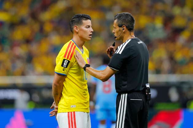 FIFA World Cup, WM, Weltmeisterschaft, Fussball 2026 - Group K - Colombia vs DR Congo James Rodriguez (L) of Colombia speaks with Italian referee Maurizio Mariani during a FIFA World Cup 2026 Group K soccer match between Colombia and DR Congo in Guadalajara, Mexico, 23 June 2026. GUADALAJARA Mexico  Copyright: xFRANCISCOxGUASCOx
