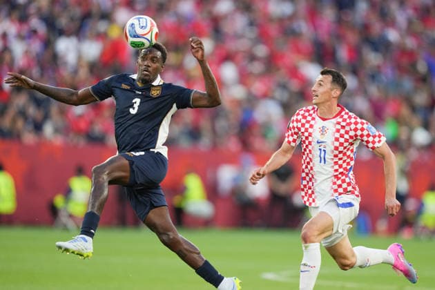 Panama v Croatia - 2026 FIFA World Cup, WM, Weltmeisterschaft, Fussball Group L Jose Cordoba 03 of Panama and Ante Budimir 11 of Croatia battle for the ball during the 2026 FIFA World Cup Group L match between Panama and Croatia at Toronto Stadium. on June 23, 2026 in Toronto, Canada. (Photo by Leonardo Ramirez Eyepix Group) Copyright: xLeonardoxRamirezx xEyepixxGroupx LR23062026-02449