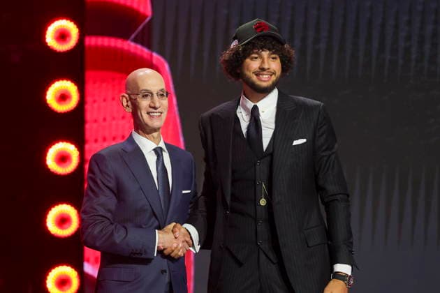 NBA, Basketball Herren, USA Draft round one at Barclays Center NBA commissioner Adam Silver (L) and American basketball player Allen Graves pose for a picture after he was drafted by the Toronto Raptors during the first round of the 2026 NBA Draft at the Barclays Center in the Brooklyn borough of New York, New York, USA, 23 June 2026. NEW YORK NEW YORK United States  Copyright: xSARAHxYENESELx