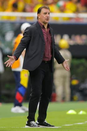 FIFA World Cup, WM, Weltmeisterschaft, Fussball 2026 - Group K - Colombia vs DR Congo Colombia s coach, Nestor Lorenzo, gives instructions during a FIFA World Cup 2026 Group K soccer match between Colombia and DR Congo in Guadalajara, Mexico, 23 June 2026. GUADALAJARA Mexico  Copyright: xFranciscoxGuascox