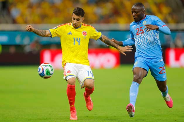 FIFA World Cup, WM, Weltmeisterschaft, Fussball 2026 - Group K - Colombia vs DR Congo Gustavo Puerta (L) of Colombia vies for the ball with Edo Kayembe (R) of Congo during a FIFA World Cup 2026 Group K soccer match between Colombia and DR Congo in Guadalajara, Mexico, 23 June 2026. GUADALAJARA Mexico  Copyright: xFRANCISCOxGUASCOx
