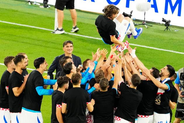 June 23, 2026, Toronto, On, CANADA: Croatia players throw Croatia s Luka Modric in the air to celebrate his 200th appearance for his country after defeating Panama in a World Cup Group L soccer match, in Toronto, on Tuesday, June 23, 2026. Canada News - June 23, 2026  - ZUMAc35_ 20260623_zaf_c35_241 Copyright: xChrisxYoungx