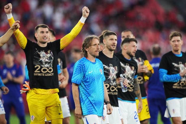 June 23, 2026, Toronto, On, CANADA: Croatia s Luka Modric (centre) celebrates after defeating Panama as teammates wear shirts honouring his 200th appearance for Croatia following a World Cup Group L soccer match, in Toronto, on Tuesday, June 23, 2026. Canada News - June 23, 2026  - ZUMAc35_ 20260623_zaf_c35_239 Copyright: xNathanxDenettex