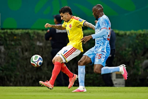 June 23, 2026, Guadalajara, Jalisco, Mexico: Gustavo Puerta of Colombia battles for possession ball with Edo Kayembe of Congo DR during the match between Colombia and Congo DR for the 2st round of the group K of the FIFA World Cup, WM, Weltmeisterschaft, Fussball 2026, at Guadalajara Stadium, in Guadalajara, Mexico on June 23, 2026. Photo: DiaEsportivo Guadalajara Mexico - ZUMAh208 20260623_zsp_h208_007 Copyright: xHeulerxAndreyx