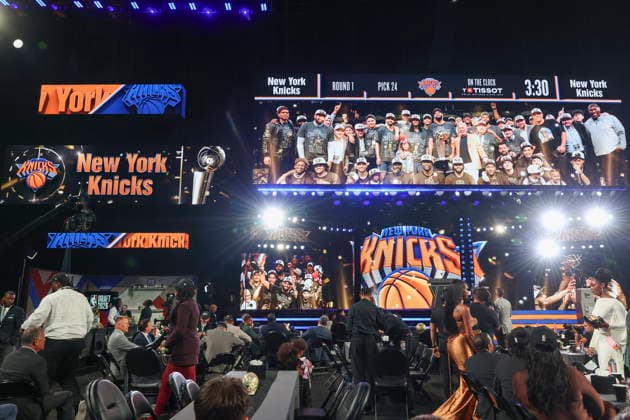 NBA, Basketball Herren, USA Draft round one at Barclays Center NBA finals champions, the New York Knicks, are acknowledged during the first round of the 2026 NBA Draft at the Barclays Center in the Brooklyn borough of New York, New York, USA, 23 June 2026. NEW YORK NEW YORK United States  Copyright: xSARAHxYENESELx