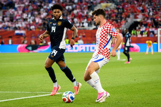 June 23, 2026, Toronto, Ontario, Canada: Toronto, Ontario, Canada Ã¢â‚¬ June 23, 2026: MARTIN BATURINA (16) of Croatia controls the ball during the FIFA World Cup, WM, Weltmeisterschaft, Fussball 2026 Group L match between Panama and Croatia at Toronto Stadium. FIFA 2026: Croatia V Panama  - ZUMAr228 20260623_znp_r228_014 Copyright: xVasiliyxRyabykhx