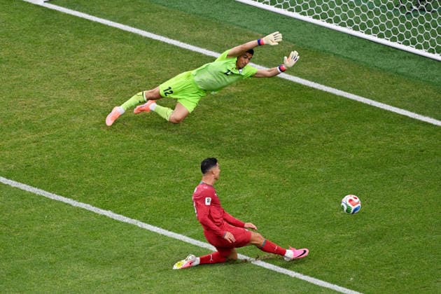 (T-B) Abduvohid Nematov (UZB), Cristiano Ronaldo (POR), JUNE 23, 2026 - Football Soccer : FIFA World Cup, WM, Weltmeisterschaft, Fussball 2026 Group K match between Portugal 5-0 Uzbekistan at Houston Stadium in Houston, Texas, USA.  aflo_335543146 KenjiroxMatsuox