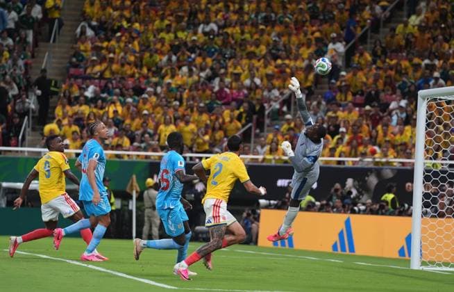 Colombia v DR Congo - FIFA World Cup, WM, Weltmeisterschaft, Fussball 2026 - Group K ZAPOPAN, MEXICO - JUNE 23: Lionel Mpasi (R) of DR Congo in action during the 2026 FIFA World Cup First Stage Group K match between Colombia and DR Congo at Estadio Akron (Guadalajara Stadium) in Zapopan, Guadalajara, Mexico on June 23, 2026. Juancho Torres Anadolu Jalisco Mexico. Editorial use only. Please get in touch for any other usage.  Copyright: x2026xAnadoluxJuanchoxTorresx