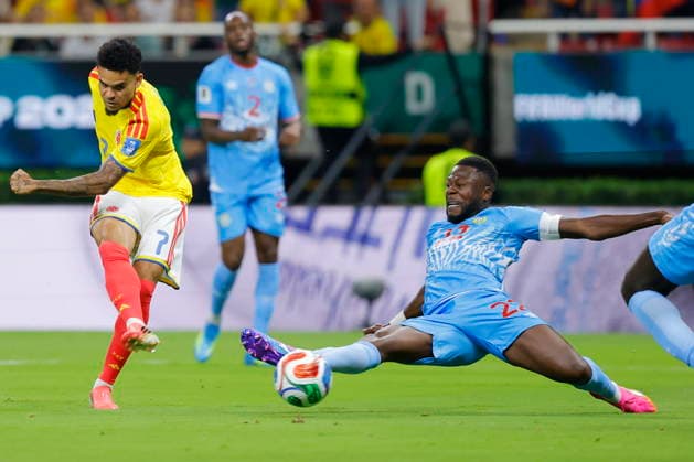 FIFA World Cup, WM, Weltmeisterschaft, Fussball 2026 - Group K - Colombia vs DR Congo epaselect Luis Diaz (L) of Colombia vies for the ball with Chancel Mbemba (R) of Congo during a FIFA World Cup 2026 Group K soccer match between Colombia and DR Congo in Guadalajara, Mexico, 23 June 2026. GUADALAJARA Mexico  Copyright: xFRANCISCOxGUASCOx
