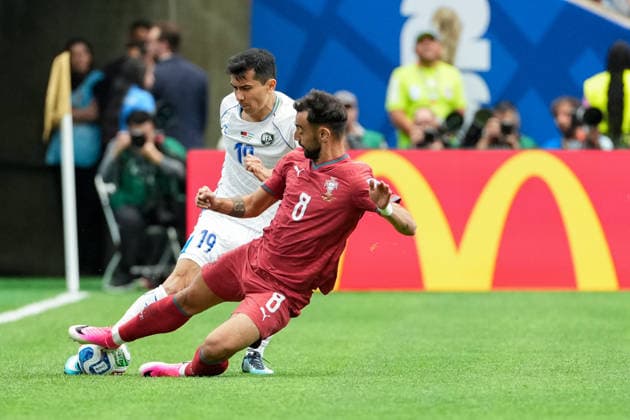 Bruno Fernandes of Portugal (R) and Azizjon Ganiev of Uzbekistan (L) fight for possession during a FIFA Men’s World Cup 2026 Group Stage football match between Portugal and Uzbekistan at Houston Stadium, in Houston on June 23th 2026 (Photo by LVDIDI SPP)  Copyright: xLVDIDI SPPx Sportspressphoto_SPR174263