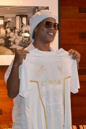 Brazilian soccer star Ronaldinho Gaucho poses in a jersey during the announcement of his return to professional soccer at age 46 with Italy’s Ravenna FC in Miami, United States, 23 June 2026. New colors, same smile. Soccer has always been a source of joy for me, and I’m excited to bring that spirit to Ravenna. Let the magic begin! said the international legend during a presentation in South Florida. Ronaldinho announces in Miami that he is returning to professional soccer with the Italian club Ravenna !ACHTUNG: NUR REDAKTIONELLE NUTZUNG!  Copyright: xAntonixBelchix AME3854 20260624-55020689013_1