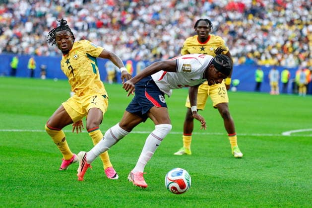 BOSTON STADIUM FOXBOROUGH MASSACHUSETTS USA 23.06.2026 FIFA MISTRZOSTWA SWIATA 2026 W PILKA NOZNA W USA MECZ GRUPA L ENGLAND I AND GHANA FIFA World Cup, WM, Weltmeisterschaft, Fussball 2026 Group L match between England and Ghana at Boston Stadium in Foxborough, Massachusetts on June 23, 2026 N Z Ghana forward Abdul Fatawu (7) England forward Noni Madueke (20) KAMIL KRZACZYNSKI NEWSPIX.PL --- newspix.pl POLAND OUT!  KSK