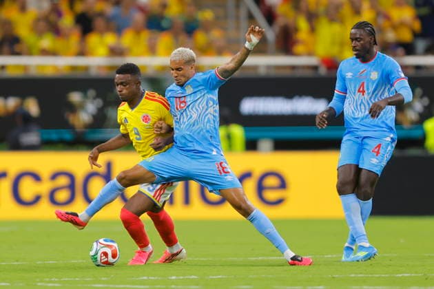 FIFA World Cup, WM, Weltmeisterschaft, Fussball 2026 - Group K - Colombia vs DR Congo Jhon Cordoba (L) of Colombia vies for the ball with Charles Pickel of Congo during a FIFA World Cup 2026 Group K soccer match between Colombia and DR Congo in Guadalajara, Mexico, 23 June 2026. GUADALAJARA Mexico  Copyright: xFRANCISCOxGUASCOx