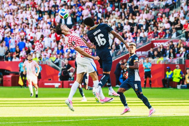 TORONTO, ON - JUNE 23: Forward Petar Musa (26) of Croatia and defender Andres Andrade (16) of Panama leap for the ball during first-half stoppage time of the FIFA World Cup, WM, Weltmeisterschaft, Fussball 2026 Group L match between Panama and Croatia on June 23, 2026, at Toronto Stadium in Toronto, ON. (Photo by Mathew Tsang Icon Sportswire) SOCCER: JUN 23 FIFA World Cup 26 Group L - Panama vs Croatia EDITORIAL USE ONLY Icon260623018