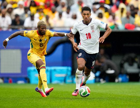 Kwasi Sibo (Ghana, 8) im Zweikampf mit Jude Bellingham (England, 10) USA, FIFA Weltmeisterschaft, England vs Ghana, Boston, 23.06.2026 USA, FIFA Weltmeisterschaft, England vs Ghana, Boston, 23.06.2026 Boston *** Kwasi Sibo (Ghana, No. 8) in a one-on-one battle with Jude Bellingham (England, No. 10), FIFA World Cup, England vs. Ghana, Boston, June 23, 2026, USA, FIFA World Cup, England vs. Ghana, Boston, June 23, 2026, Boston,detected_source_language Copyright: xEibner-Pressefoto ScottxColemanx EP_SCN