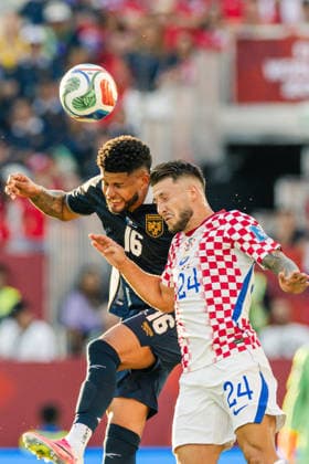 Andrés Andrade of Panama contests a header with Marco Paöali? of Croatia during the FIFA World Cup, WM, Weltmeisterschaft, Fussball game between Panama and Croatia at Toronto Stadium on June 23, 2026 in Toronto, Ontario, Canada  Copyright: xCurtisxWongx xSPPx Sportspressphoto_SPR174798