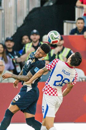 Andrés Andrade of Panama contests a header with Petar Musa of Croatia during the FIFA World Cup, WM, Weltmeisterschaft, Fussball game between Panama and Croatia at Toronto Stadium on June 23, 2026 in Toronto, Ontario, Canada  Copyright: xCurtisxWongx xSPPx Sportspressphoto_SPR174801