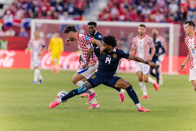 Martin Baturina of Croatia contests with Carlos Harvey of Panama during the FIFA World Cup, WM, Weltmeisterschaft, Fussball game between Panama and Croatia at Toronto Stadium on June 23, 2026 in Toronto, Ontario, Canada  Copyright: xCurtisxWongx xSPPx Sportspressphoto_SPR174829