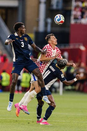 Ante Budimir of Croatia contests a header with José Córdoba of Panama and Yoel Bárcenas of Panama during the FIFA World Cup, WM, Weltmeisterschaft, Fussball game between Panama and Croatia at Toronto Stadium on June 23, 2026 in Toronto, Ontario, Canada  Copyright: xCurtisxWongx xSPPx Sportspressphoto_SPR174944